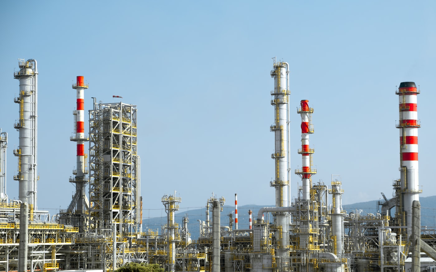 Tubería industrial de una planta de proceso de aceites