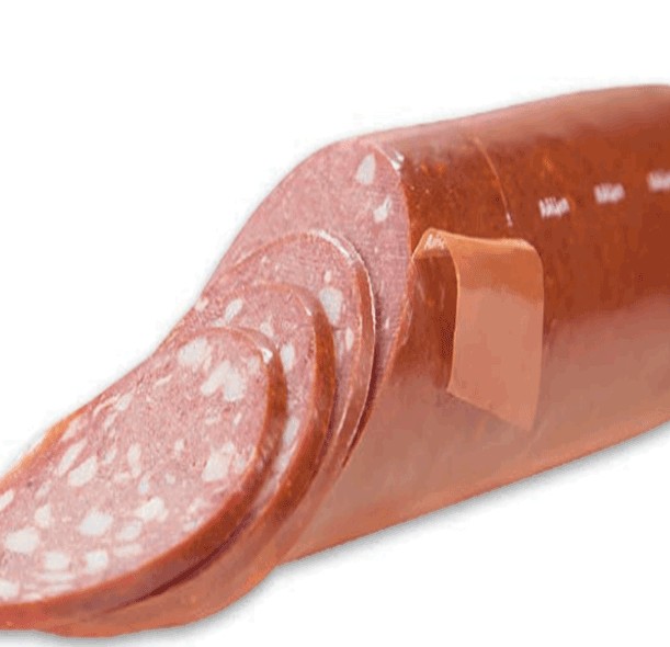Pieza de salami en tripa fibrosa con corte a la vista